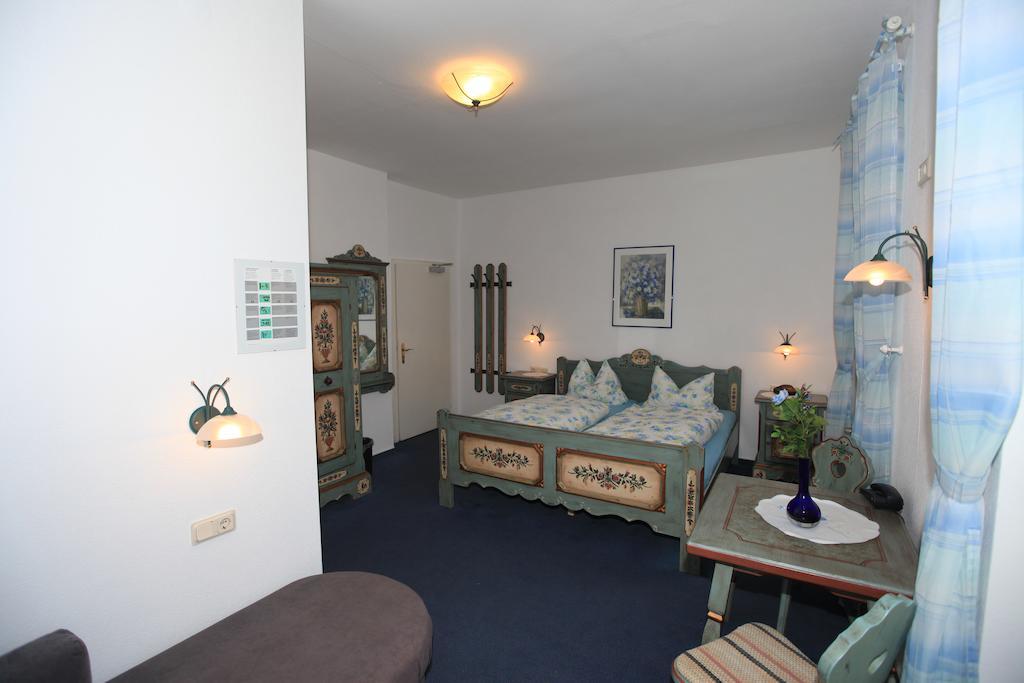 Hotel Zur Post Mulheim an der Mosel Quarto foto